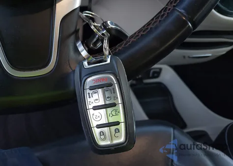 2018 Chrysler Pacifica Touring L from USA, damaged, VIN 2C4RC1BG4JR353508